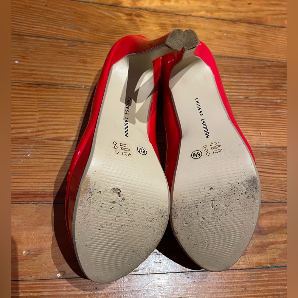 COPY - Chinese Laundry Patent Leather Red Platform Pumps size 6 - Picture 4 of 4